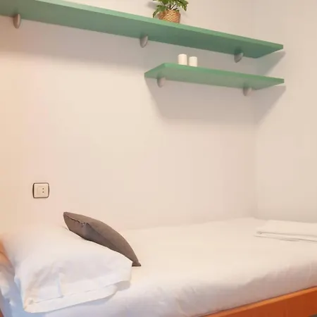 Avg Alvaro De Albornoz 19 *