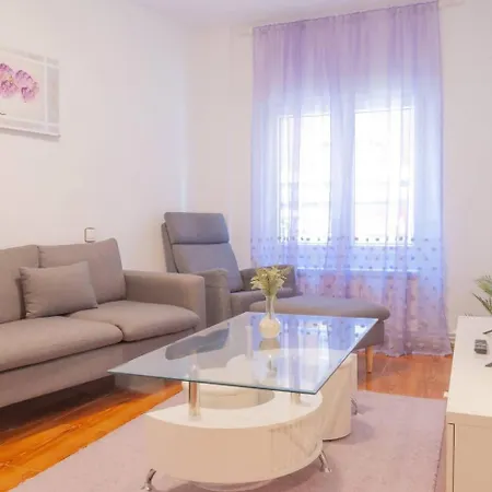 アパート Avg Alvaro De Albornoz 19