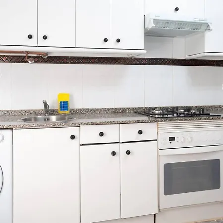 アパート Avg Alvaro De Albornoz 19 *