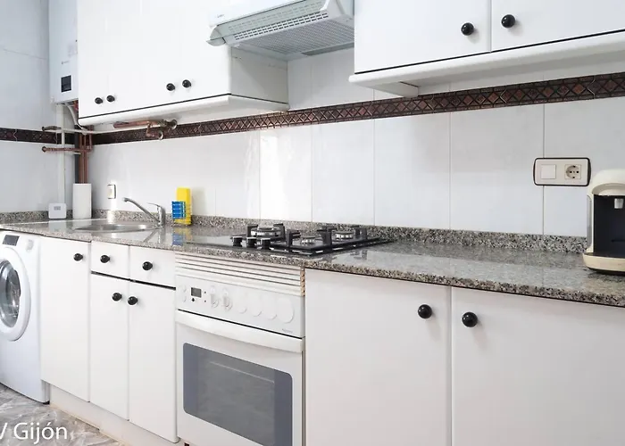 Avg Alvaro De Albornoz 19 アパート