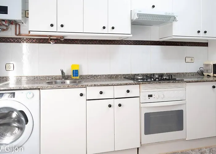 Апартаменти Avg Alvaro De Albornoz 19 *