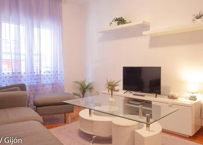 Avg Alvaro De Albornoz 19 ヒホン