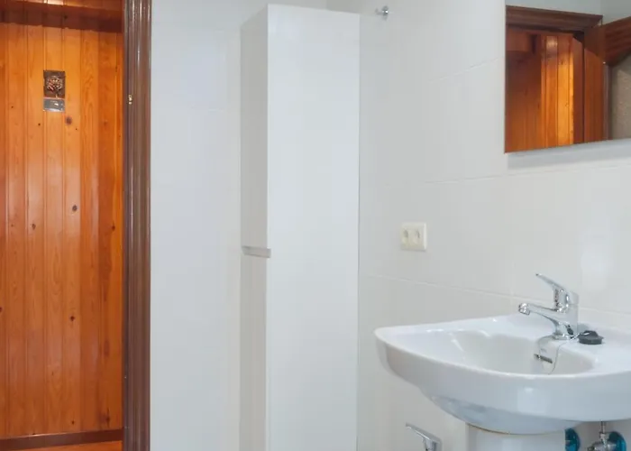 アパート Avg Alvaro De Albornoz 19 *